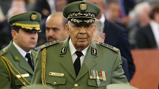الإعدام لسكرتير قائد الجيش الجزائري السابق