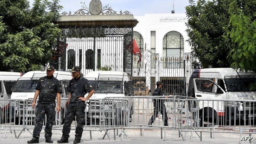 محكمة عسكرية تونسية تقضي بسجن 4 نواب بالبرلمان المنحل