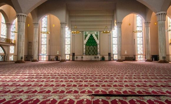 مسجد في الاردن يبث أغاني وطنية