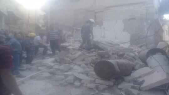 انهيار مبنى قديم بسوق في سوريا