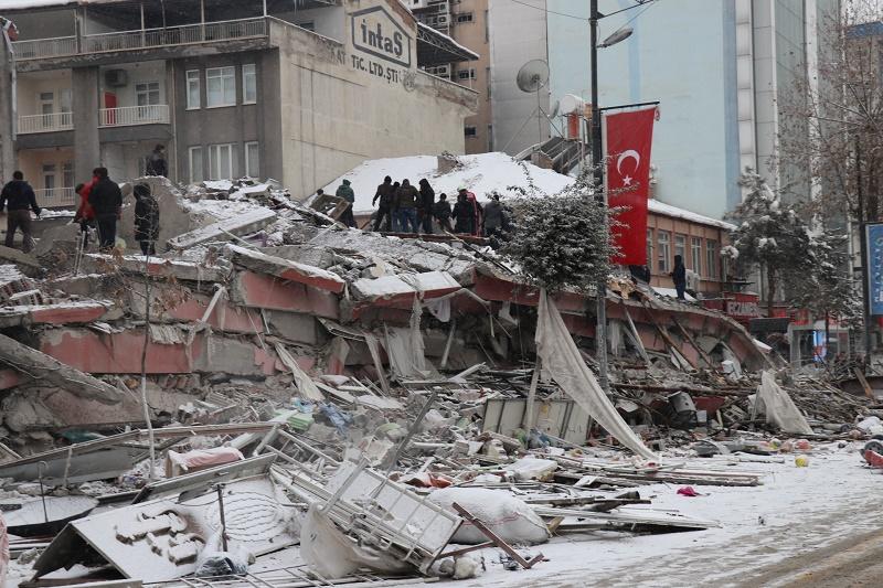 تركيا قرار إعلان الطوارئ بالمناطق المنكوبة يدخل حيز التنفيذ