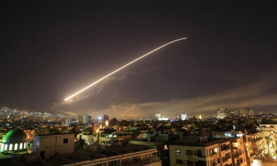 انفجارات في دمشق وأنباء عن قصف إسرائيلي
