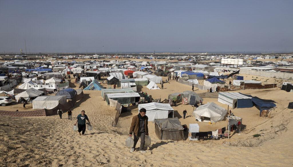 الاحتلال ينوي نصب 10 آلاف خيمة قرب رفح خلال أسبوعين