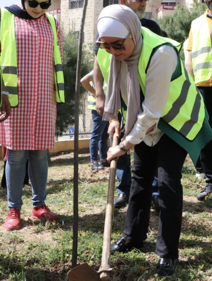 احتفالاً بيوم الارض .. النائب ميادة شريم تشارك بمبادرة (غرسٌ للأمل) لزراعة الأشجار