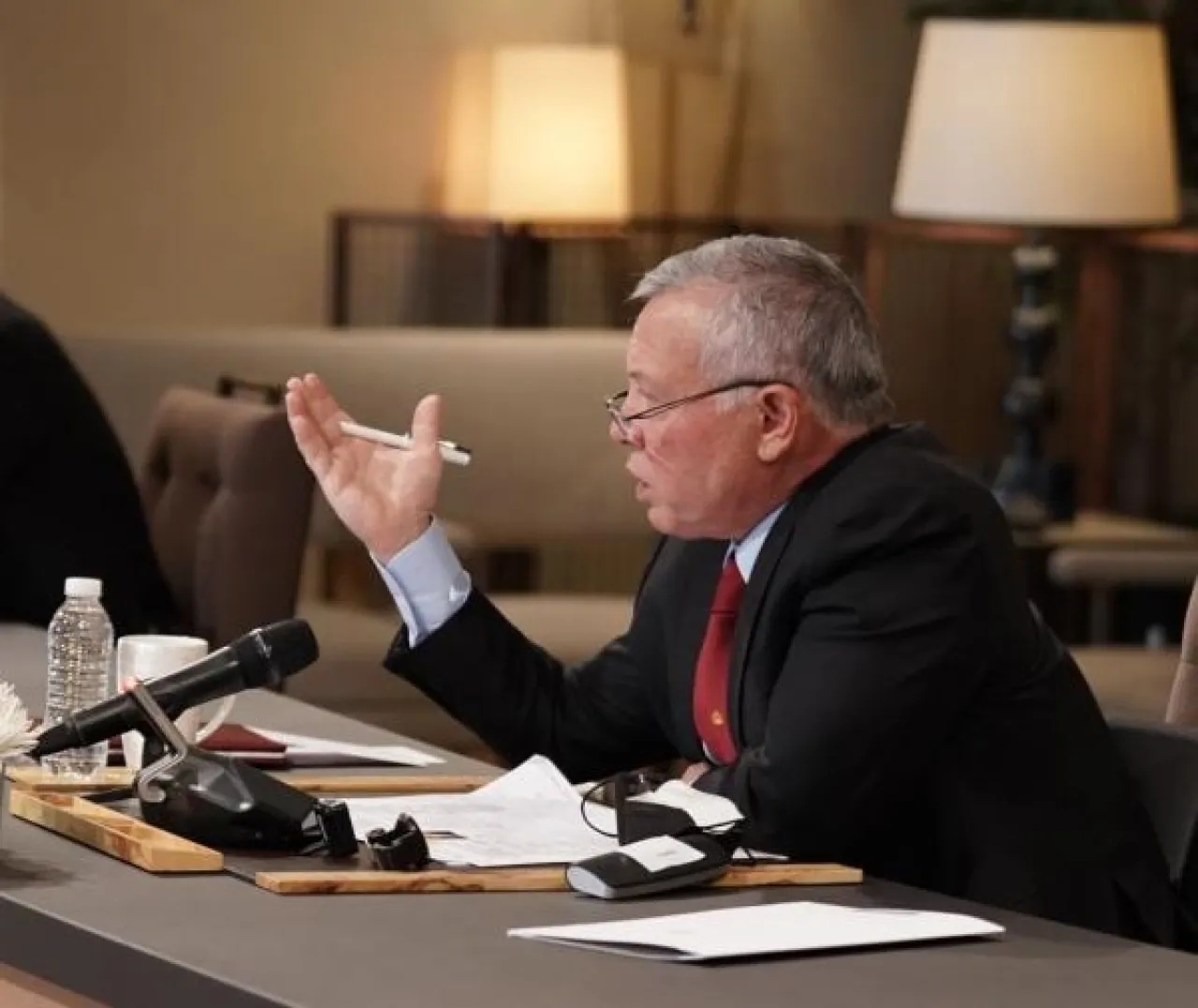 الملك يلتقي 11 شخصية أردنية في قصر الحسينية أسماء